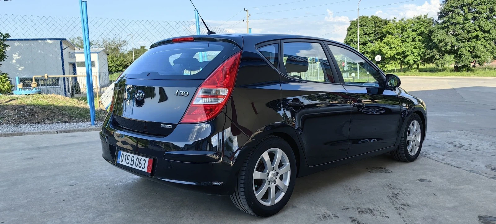 Hyundai I30 1.6CRDI 116 К. С ПЕРФЕКТНА - изображение 10