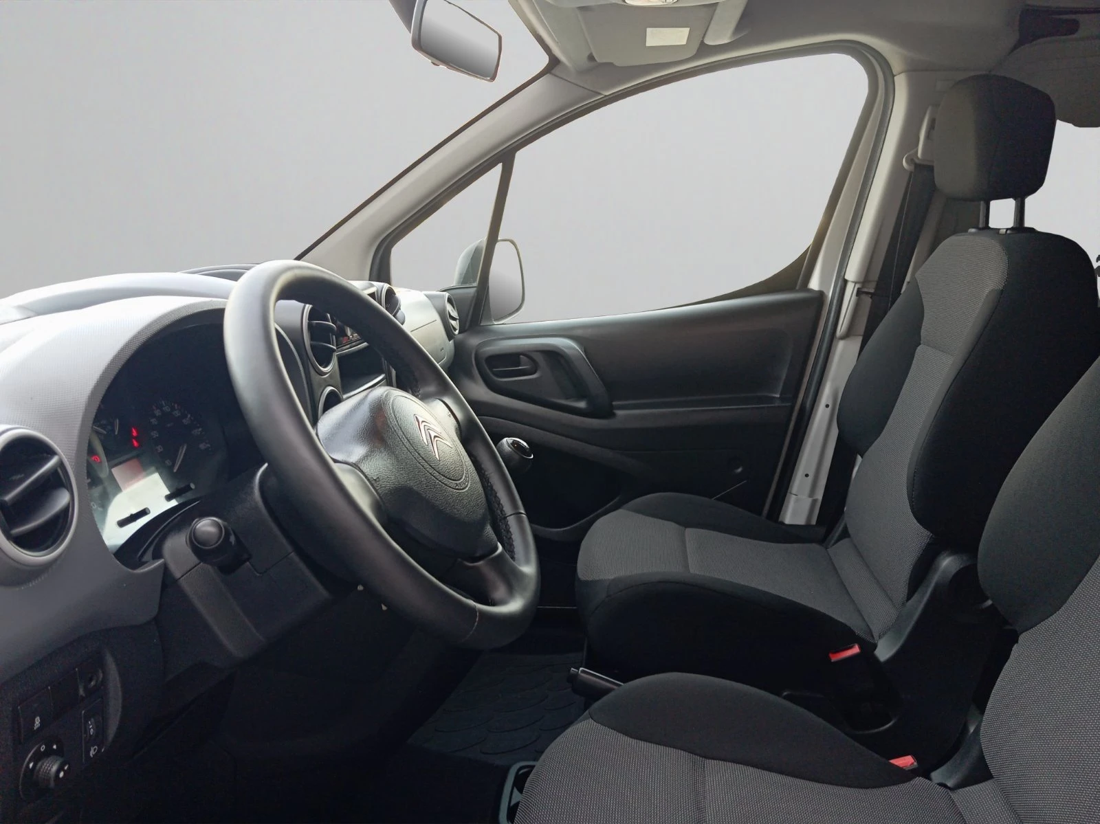 Citroen Berlingo 1.6HDi 75 BVM5 E6 - изображение 8