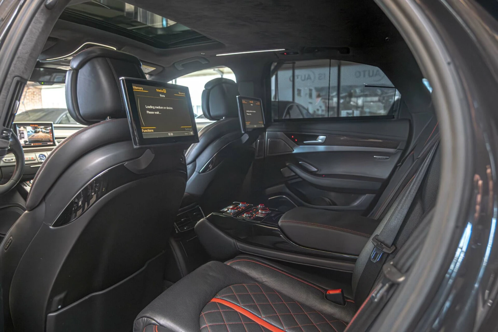 Audi S8 PLUS/Exclusive/RSE/B&O/Distr./Камера 360/Kерамика - изображение 8