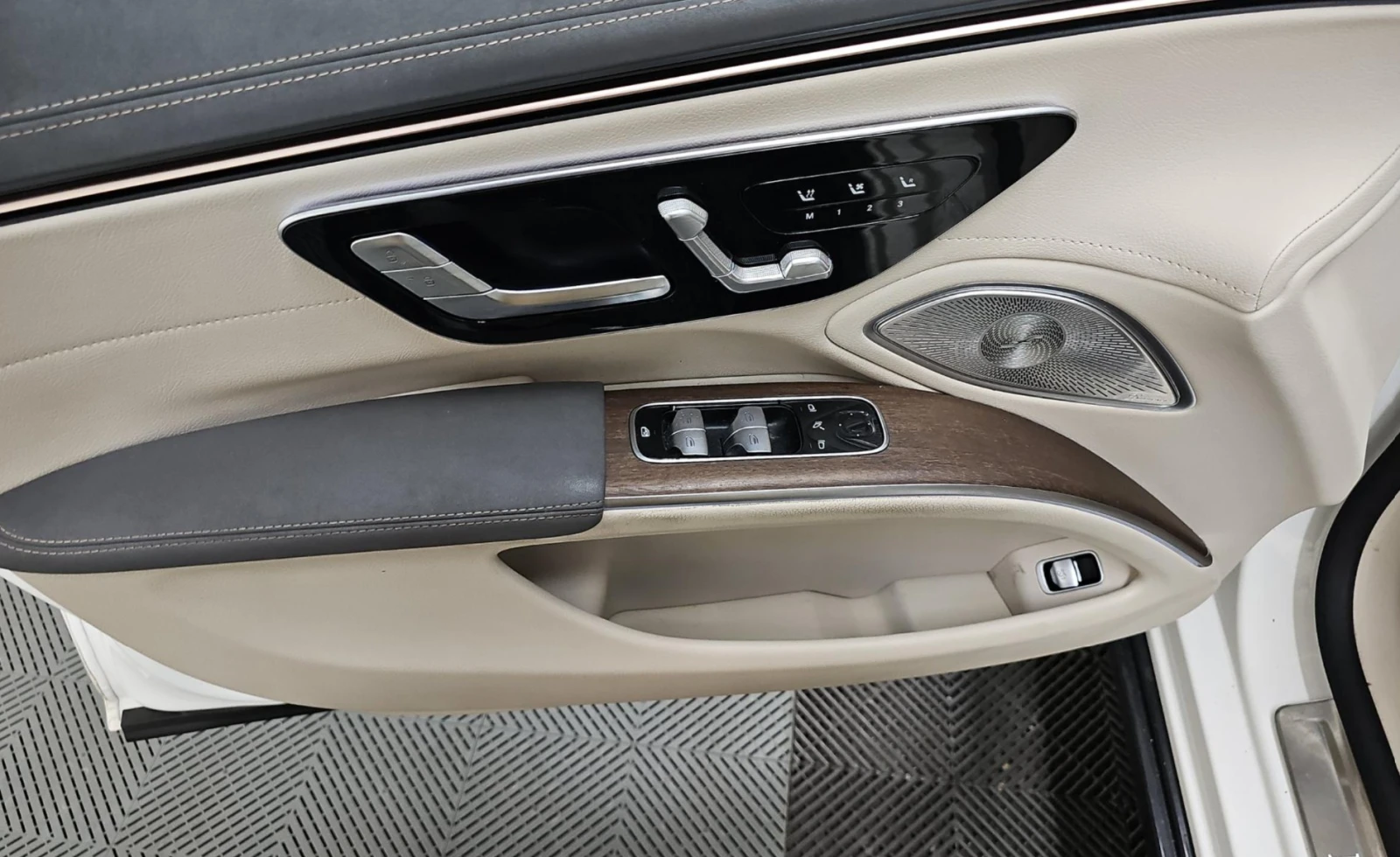 Mercedes-Benz EQS 450+ , снимка 10 - Автомобили и джипове - 54071051