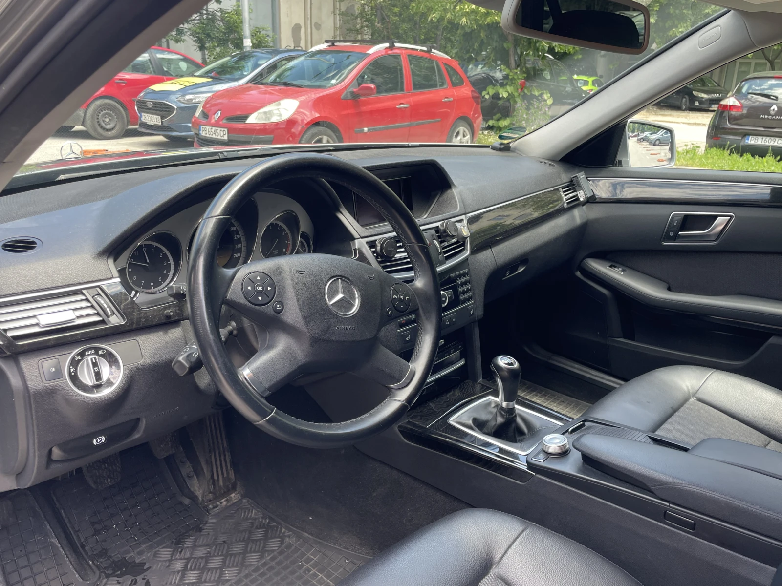 Mercedes-Benz E 200 S212, снимка 4 - Автомобили и джипове - 54682628