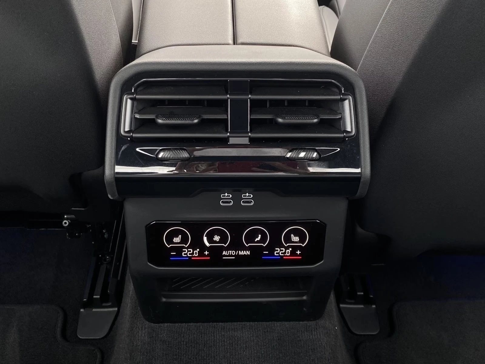 BMW i5 eDrive40/LED/HEAD UP/AMBIENT/360/HARMAN KARDON, снимка 14 - Автомобили и джипове - 55919834