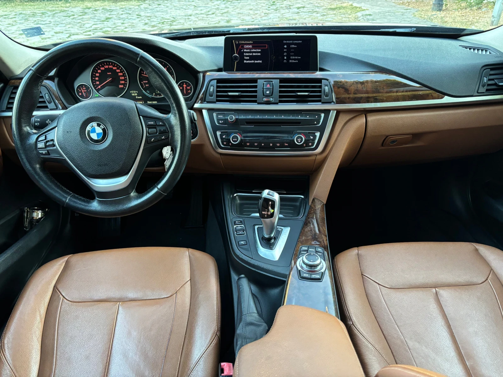 BMW 320 Luxury/Harman/K, снимка 9 - Автомобили и джипове - 56200978