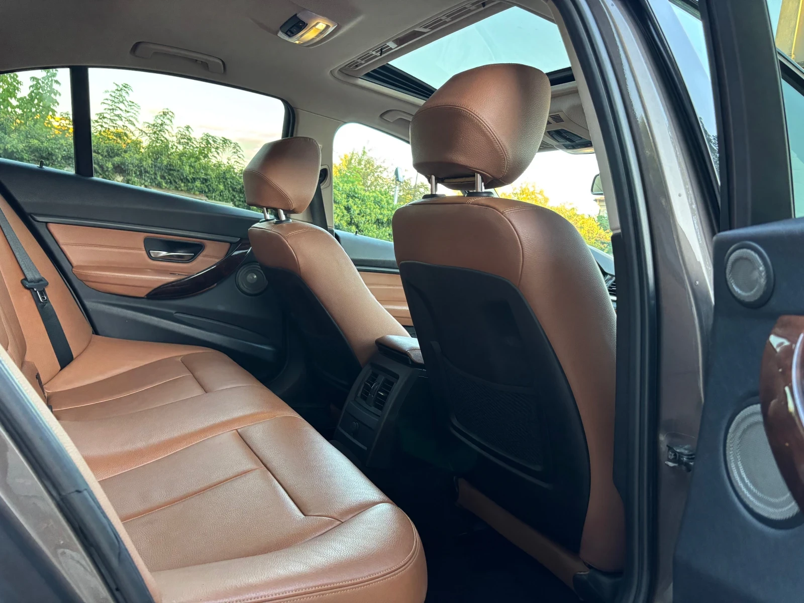 BMW 320 Luxury/Harman/K, снимка 11 - Автомобили и джипове - 56200978