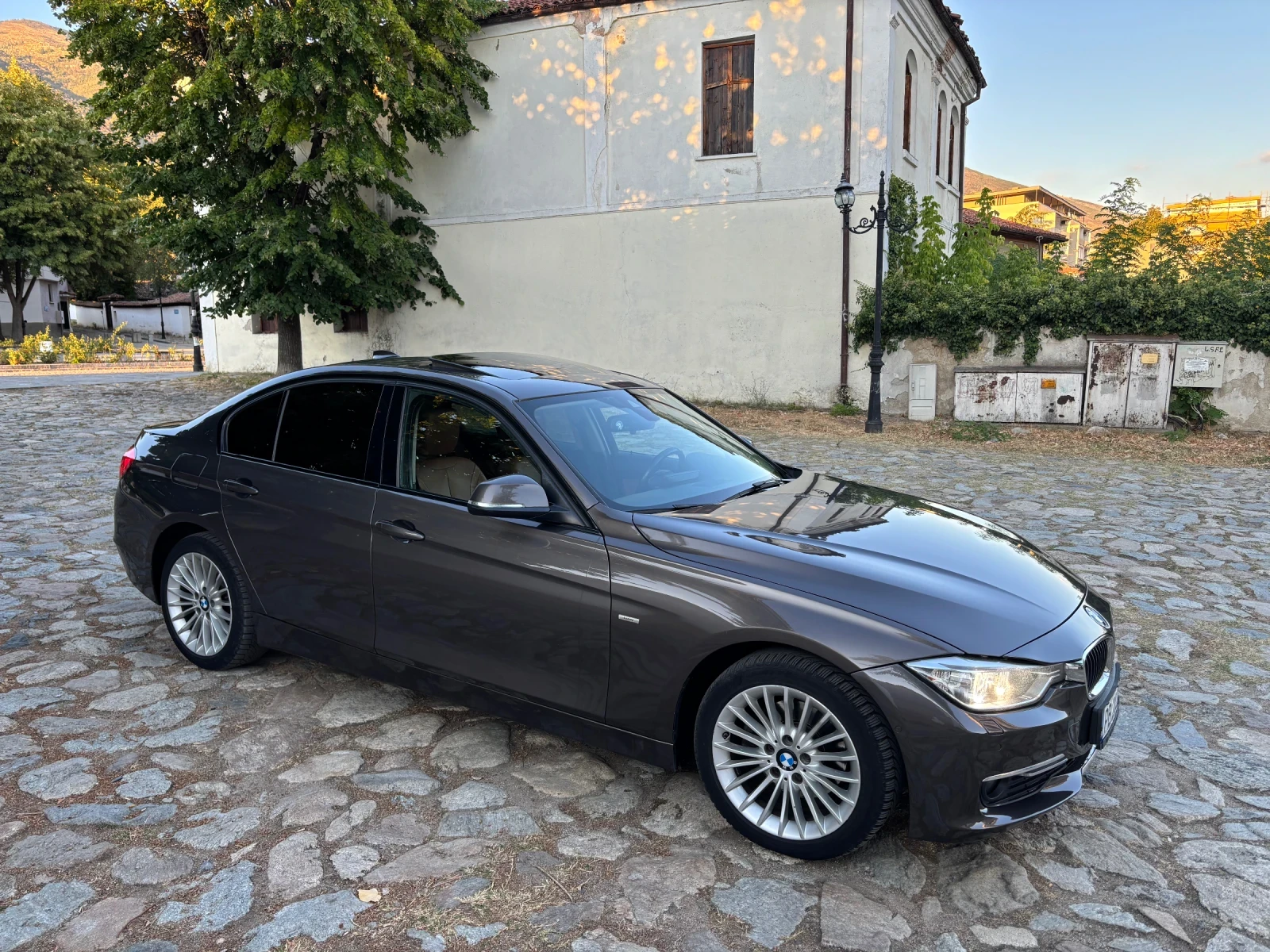 BMW 320 Luxury/Harman/K, снимка 6 - Автомобили и джипове - 56200978