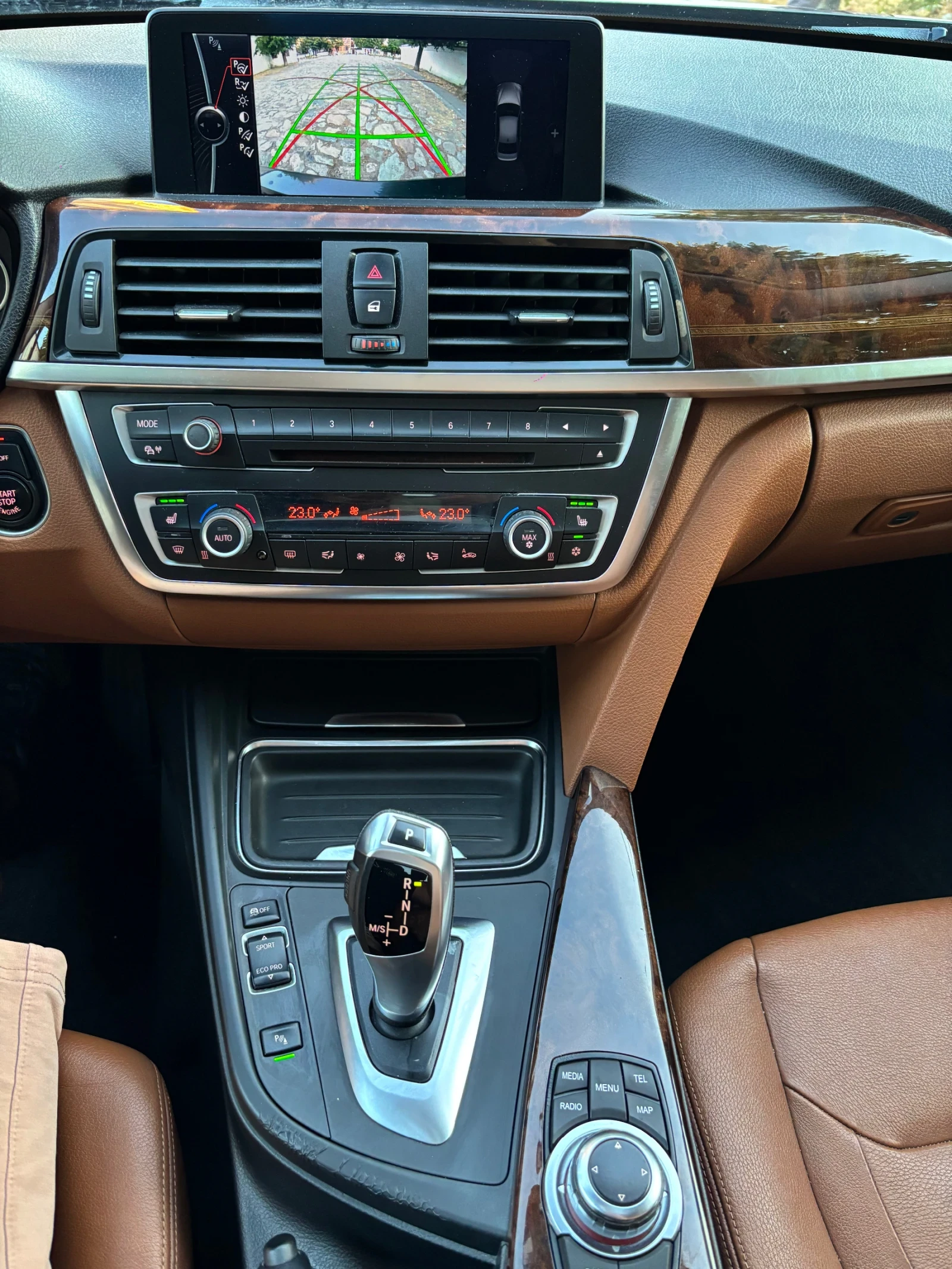 BMW 320 Luxury/Harman/K, снимка 13 - Автомобили и джипове - 56200978