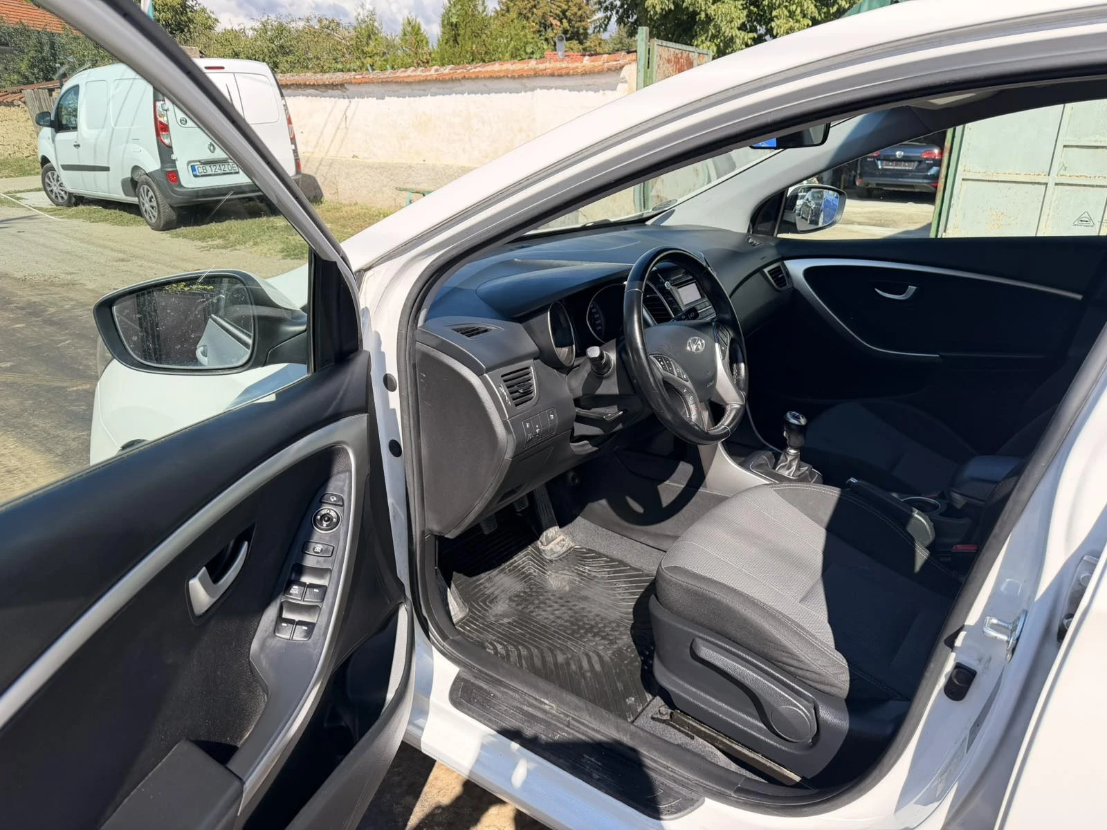 Hyundai I30 1.6 GDI 135кс серв.история Euro 5, снимка 11 - Автомобили и джипове - 56251254