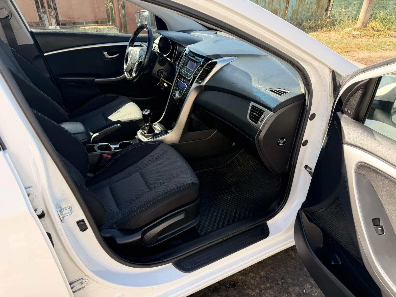 Hyundai I30 1.6 GDI 135кс серв.история Euro 5, снимка 9 - Автомобили и джипове - 56251254