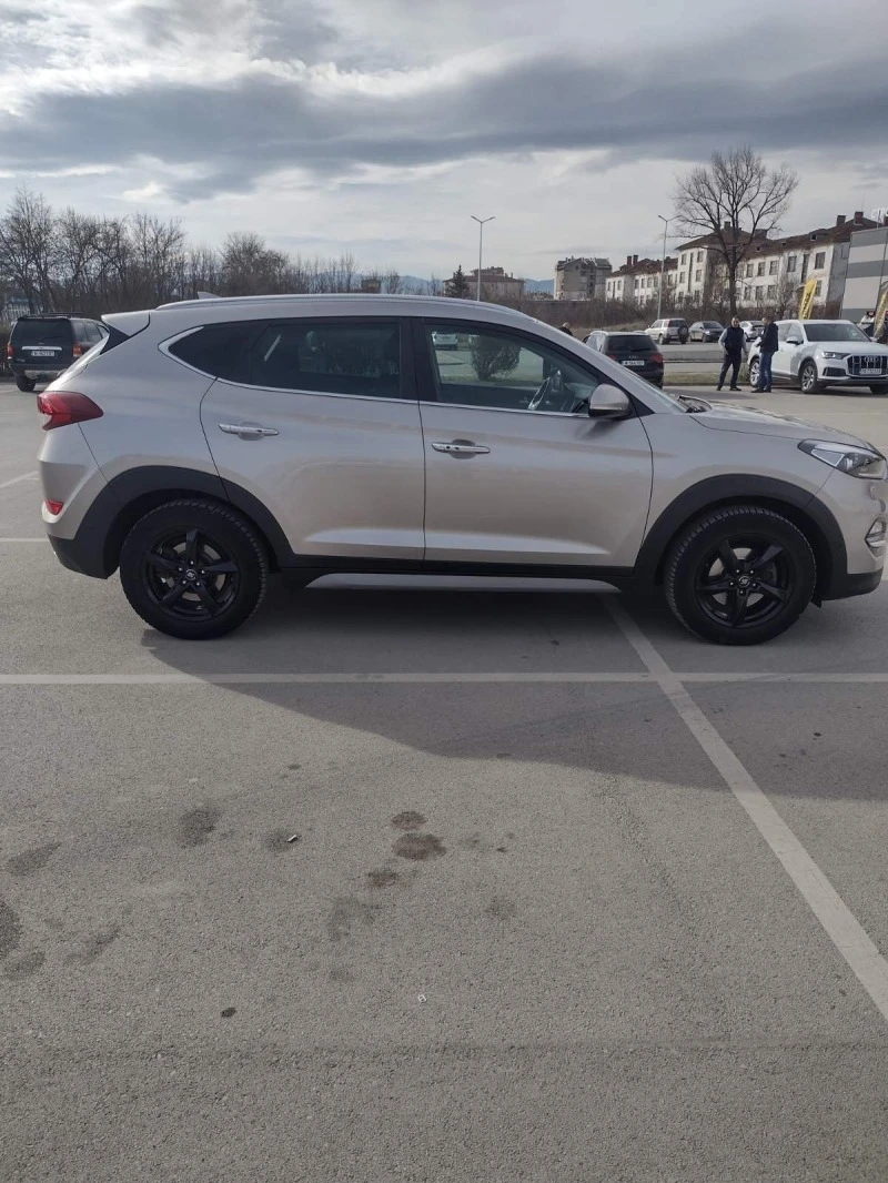 Hyundai Tucson 1.6TGDi всички екстри, 2 комплекта джанти, обслуже, снимка 4 - Автомобили и джипове - 46841211