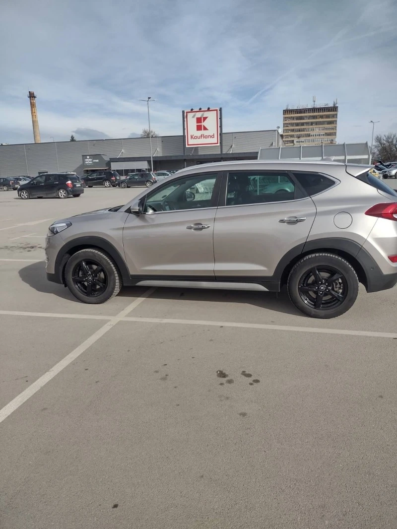 Hyundai Tucson 1.6TGDi всички екстри, 2 комплекта джанти, обслуже, снимка 3 - Автомобили и джипове - 46841211