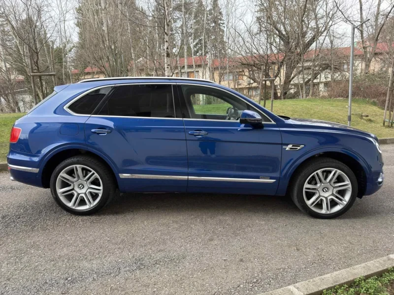 Bentley Bentayga 4.0L / V8 DIESEL, снимка 8 - Автомобили и джипове - 53007351