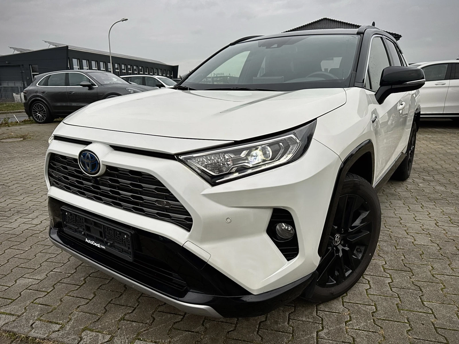 Toyota Rav4 ГАРАНЦИОННА / 4Х4 / 2022г / Black Edition  - изображение 2