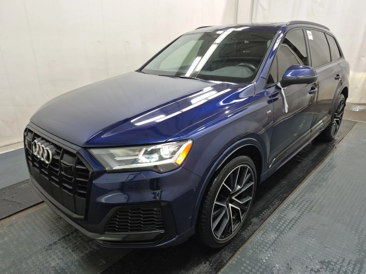 Audi Q7 * АВТО КРЕДИТ* ЦЕНА ДО БГ * СЕРВИЗНА ИСТОРИЯ *  - изображение 3