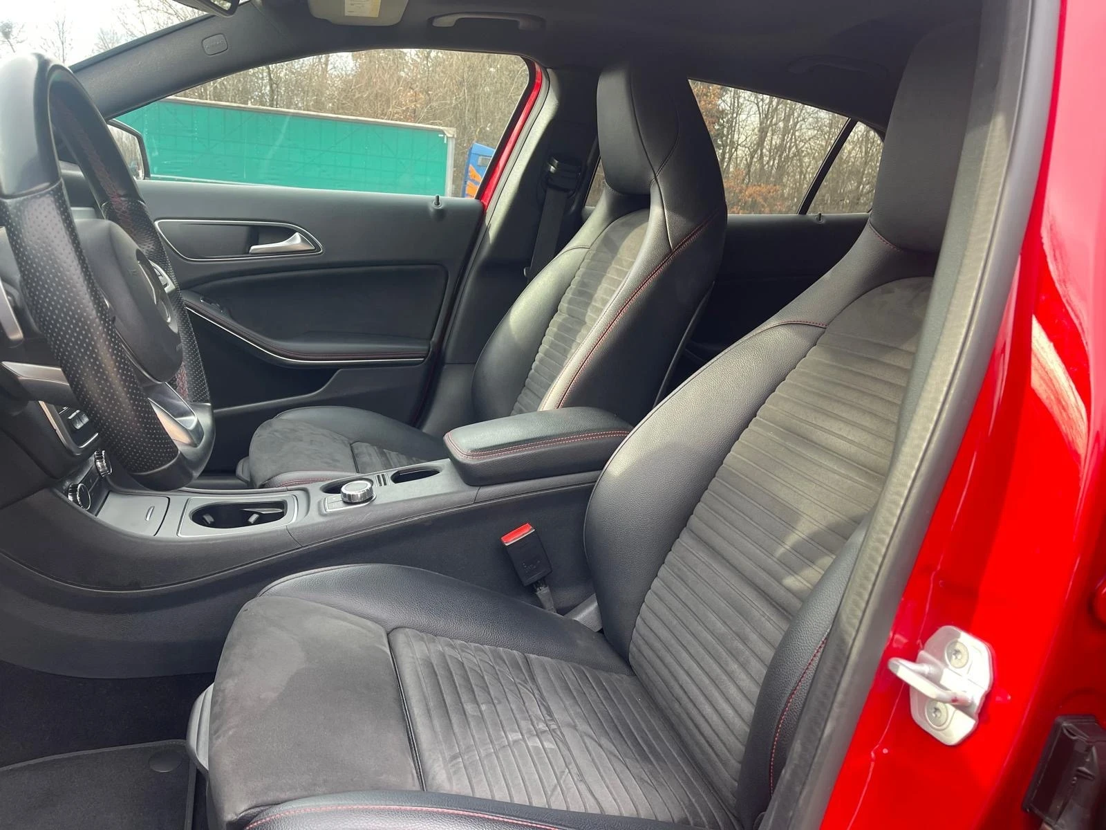 Mercedes-Benz GLA 220 d 4-matic AMG paket, снимка 11 - Автомобили и джипове - 53065945