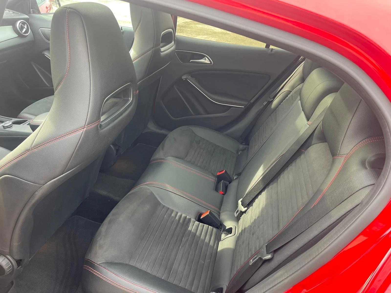 Mercedes-Benz GLA 220 d 4-matic AMG paket, снимка 5 - Автомобили и джипове - 53065945
