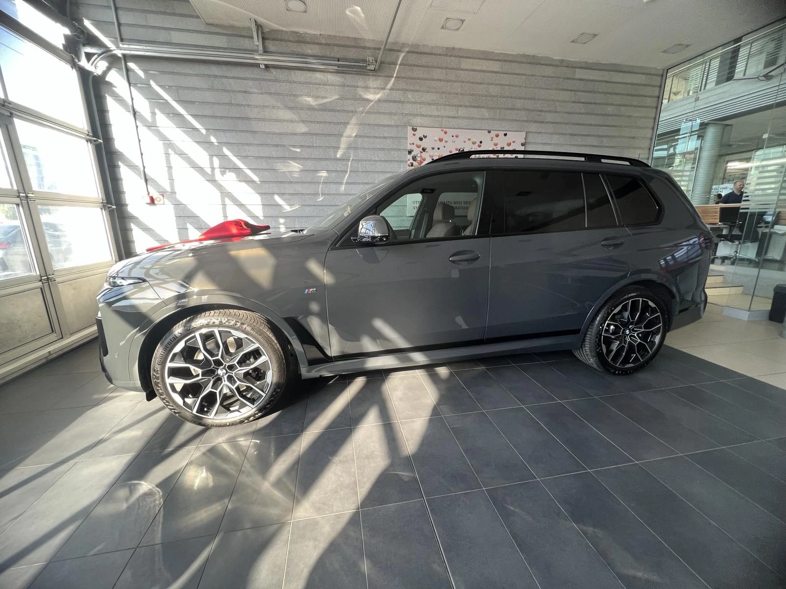 BMW X7 xDrive40i* MSPORT PRO* SKYLOUNGE* ГАРАНЦИЯ, снимка 3 - Автомобили и джипове - 53817967