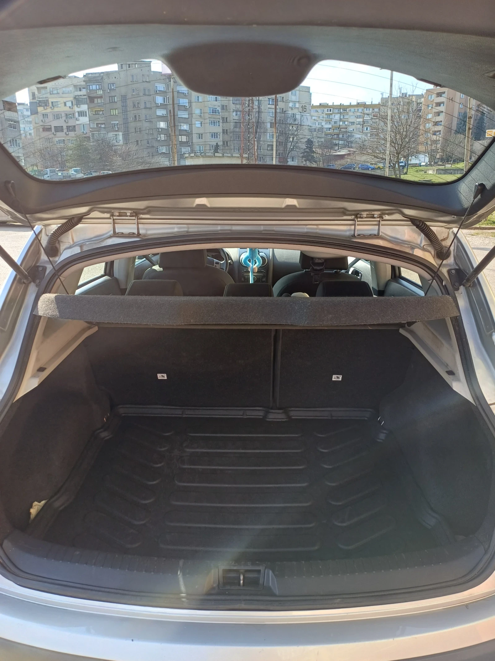 Nissan Qashqai, снимка 5 - Автомобили и джипове - 53871550