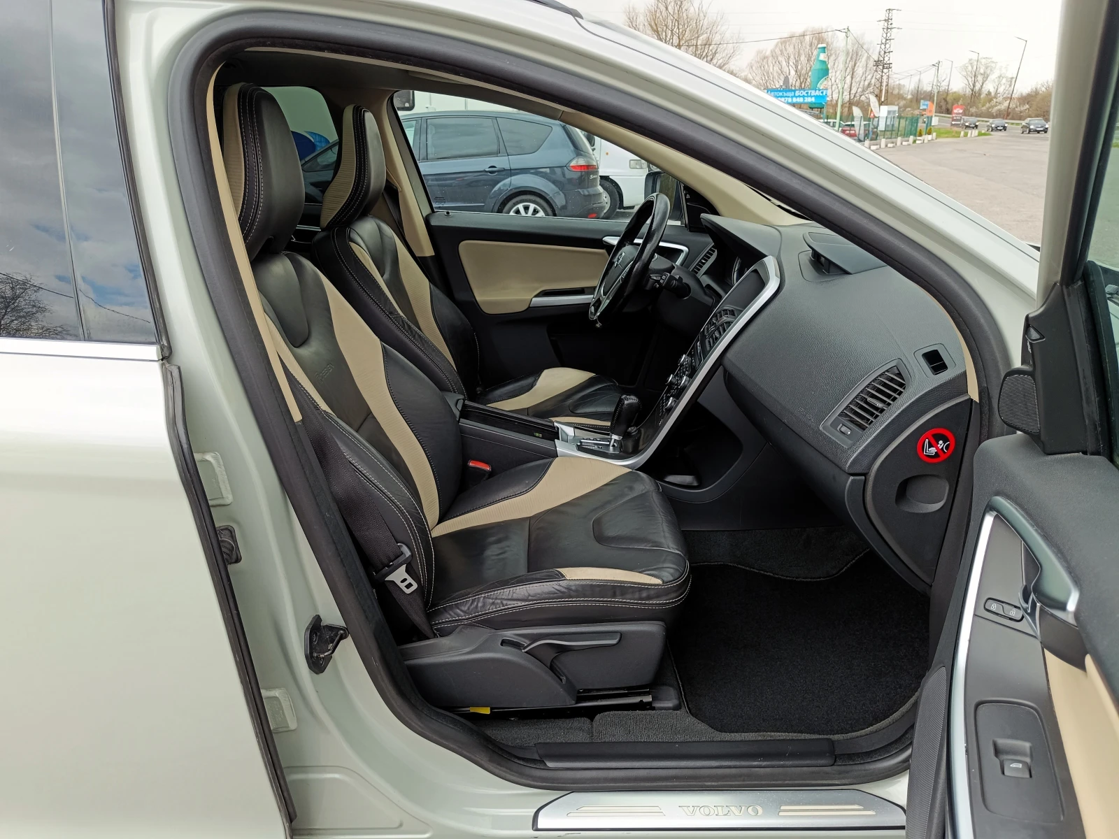 Volvo XC60 2.4 D* 4X4* R-Design* ���������* FULL*  | Mobile.bg � ����������� 10