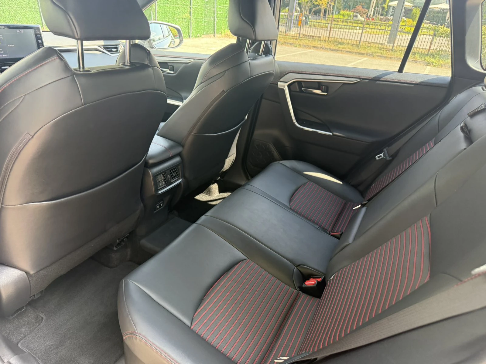 Toyota Rav4 PLUG-IN Hybrid AWD, снимка 12 - Автомобили и джипове - 55852222