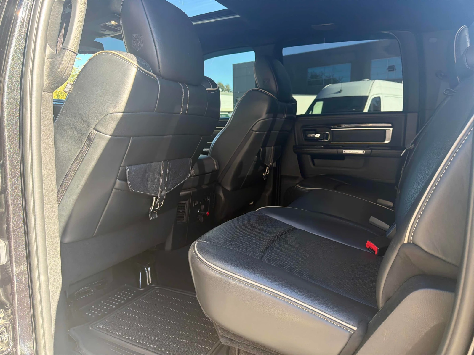 Dodge RAM 1500 * Limited * CARFAX * ОПЦИЯ ЗА ФИНАНСИРАНЕ , снимка 12 - Автомобили и джипове - 55979801