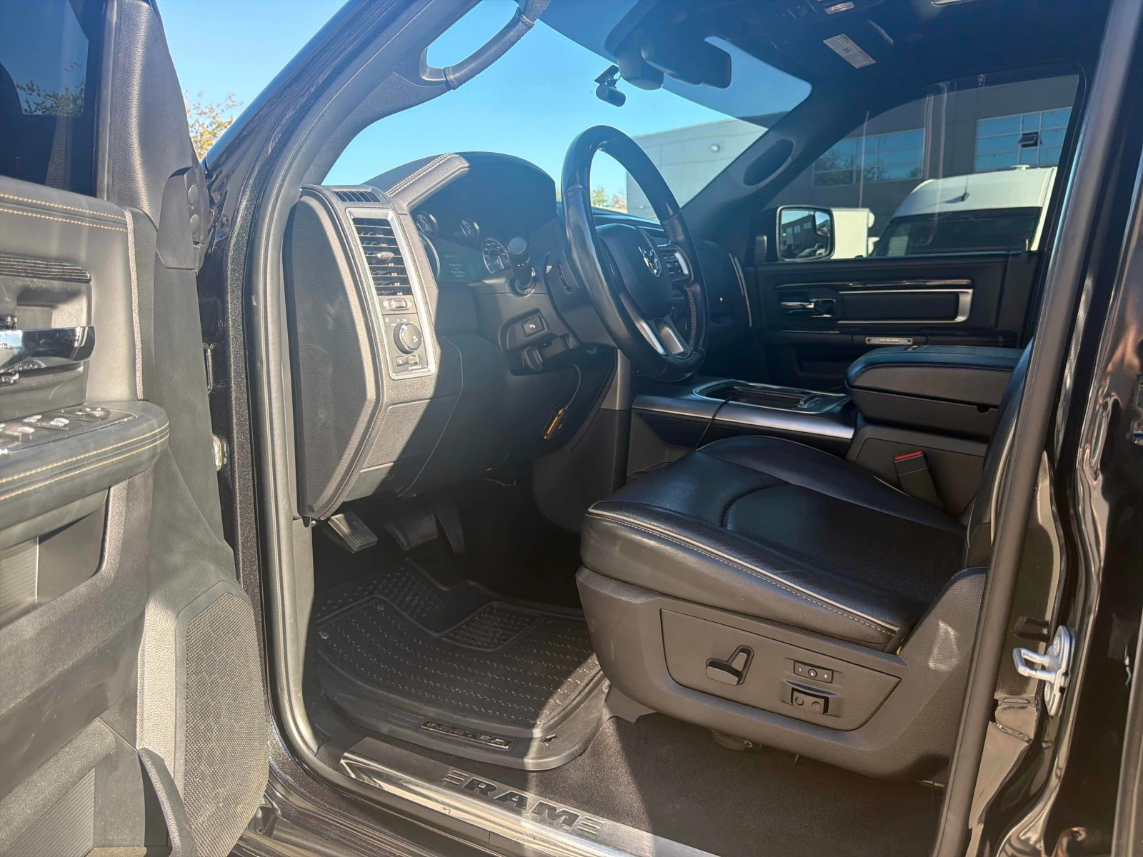 Dodge RAM 1500 * Limited * CARFAX * ОПЦИЯ ЗА ФИНАНСИРАНЕ , снимка 5 - Автомобили и джипове - 55979801