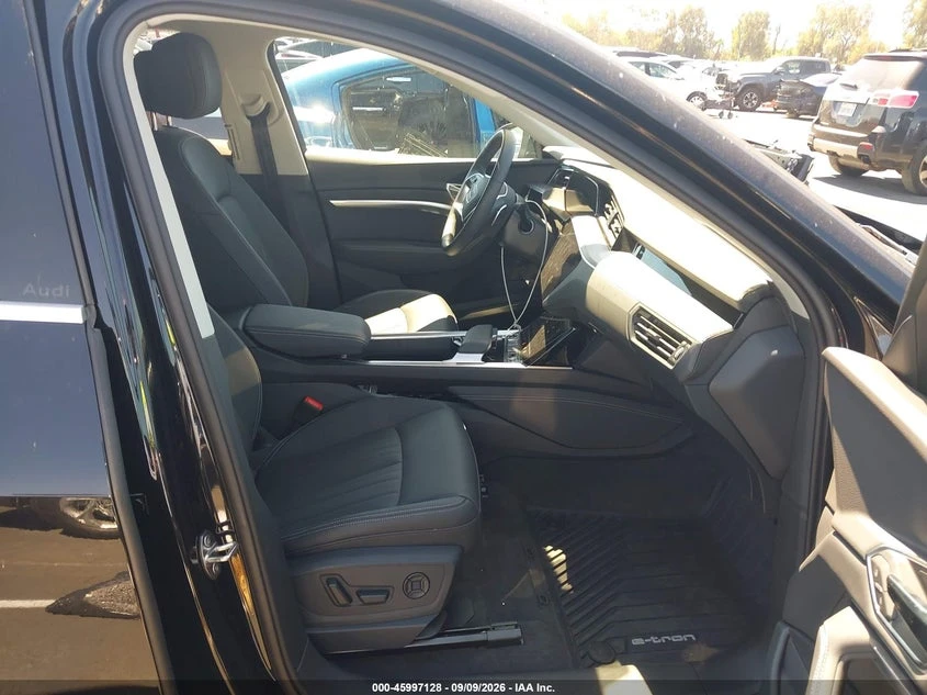 Audi Q8 E-Tron Premium Plus Quattro, снимка 5 - Автомобили и джипове - 56618889