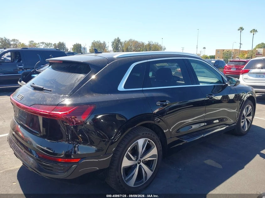 Audi Q8 E-Tron Premium Plus Quattro, снимка 13 - Автомобили и джипове - 56618889
