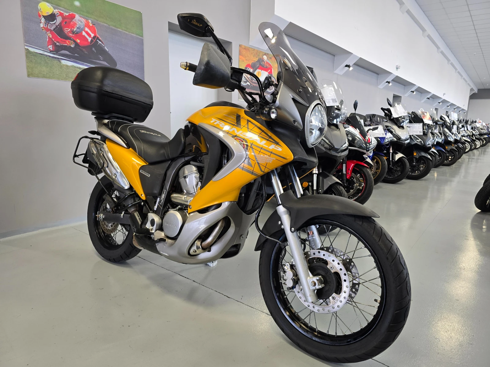 Honda Xlv 700ie, Перфектен!, снимка 2 - Мотоциклети и мототехника - 54109311