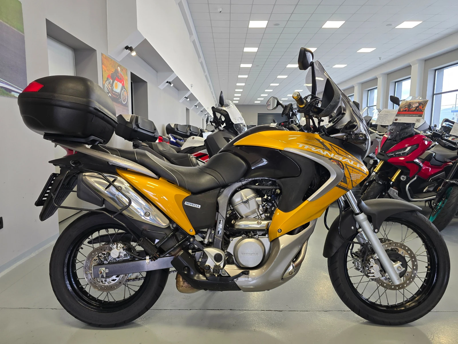 Honda Xlv 700ie, Перфектен!, снимка 3 - Мотоциклети и мототехника - 54109311