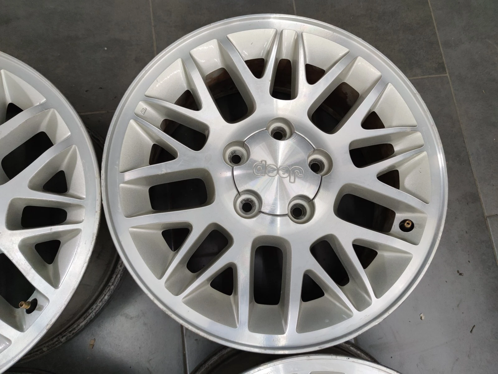 Джанти за Jeep, снимка 6 - Гуми и джанти - 56688168