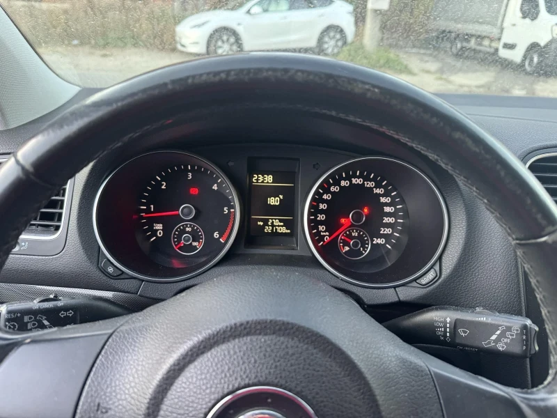 VW Golf 1.6 TDI , снимка 12 - Автомобили и джипове - 48255840