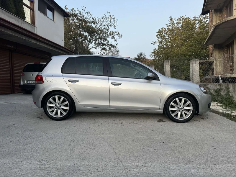 VW Golf 1.6 TDI , снимка 4 - Автомобили и джипове - 48255840