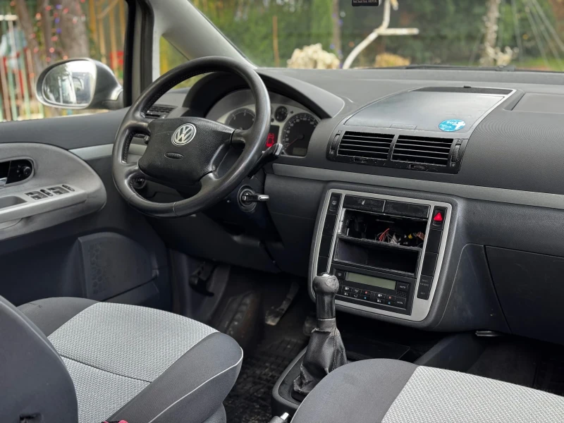 VW Sharan 2.0TDI* 140к.с.* Темпомат* Климатроник* 7Местен, снимка 12 - Автомобили и джипове - 48355782