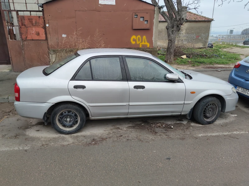 Mazda 323, снимка 2 - Автомобили и джипове - 48486606