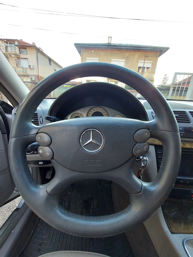 Mercedes-Benz E 320, снимка 11 - Автомобили и джипове - 48487125