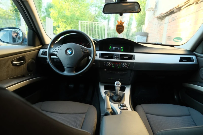 BMW 318  2.0D FACELIFT/NAVI, снимка 5 - Автомобили и джипове - 52517012