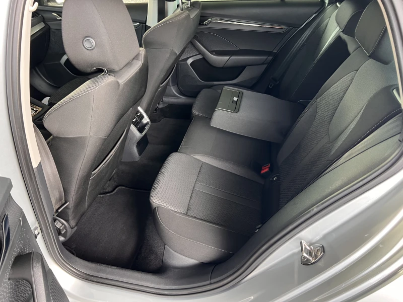 Skoda Octavia Style/2.0TDI/150K.C./7AT, снимка 10 - Автомобили и джипове - 52399079