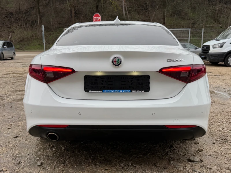 Alfa Romeo Giulia 2.2JTD* TOP* NAVI* AVTOMAT, снимка 5 - Автомобили и джипове - 52740664