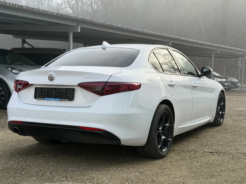 Alfa Romeo Giulia 2.2JTD* TOP* NAVI* AVTOMAT, снимка 4 - Автомобили и джипове - 52740664