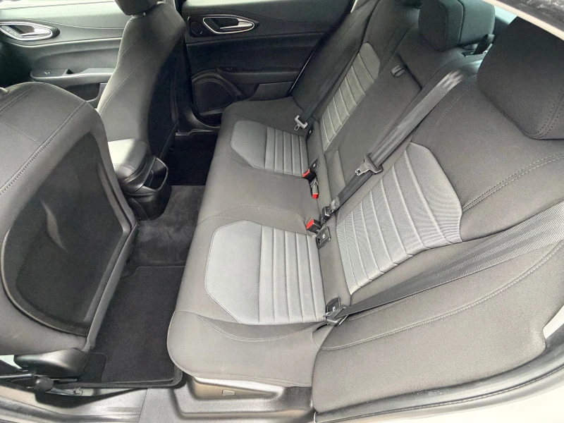 Alfa Romeo Giulia 2.2JTD* TOP* NAVI* AVTOMAT, снимка 8 - Автомобили и джипове - 52740664