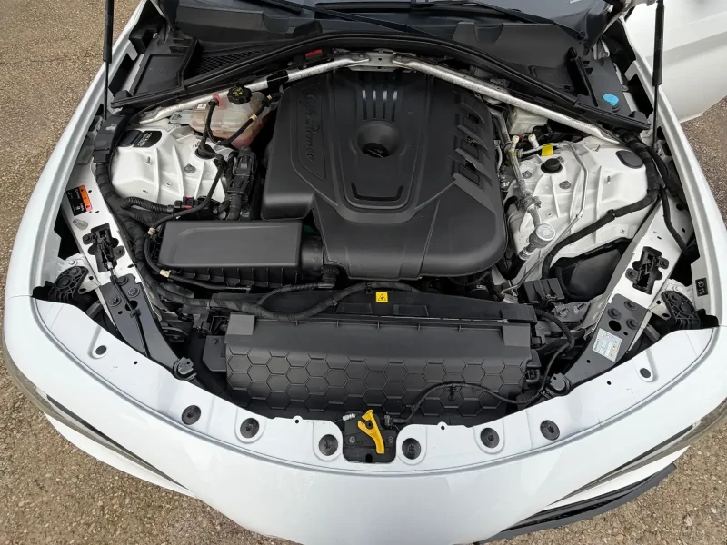 Alfa Romeo Giulia 2.2JTD* TOP* NAVI* AVTOMAT, снимка 15 - Автомобили и джипове - 52740664