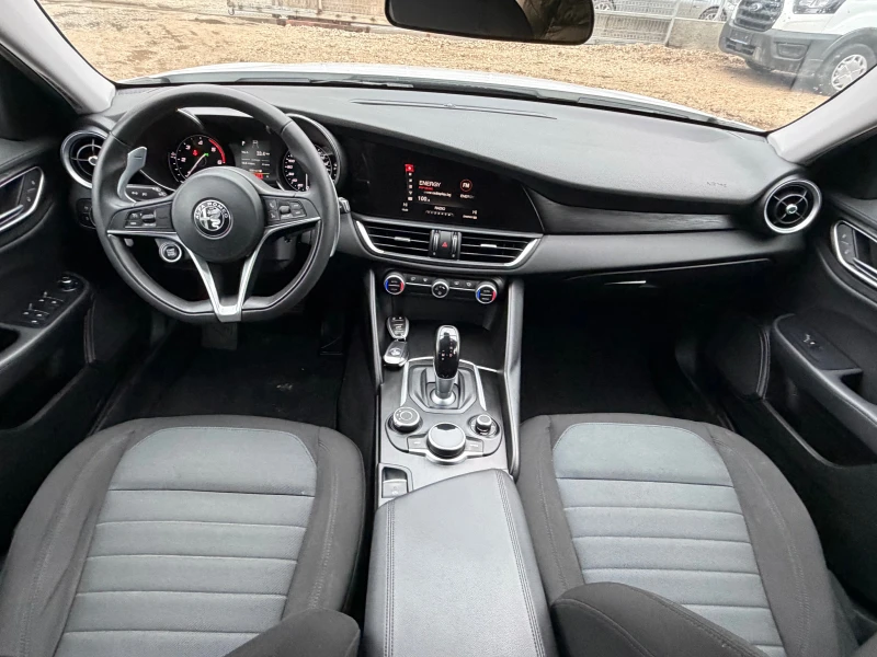 Alfa Romeo Giulia 2.2JTD* TOP* NAVI* AVTOMAT, снимка 10 - Автомобили и джипове - 52740664