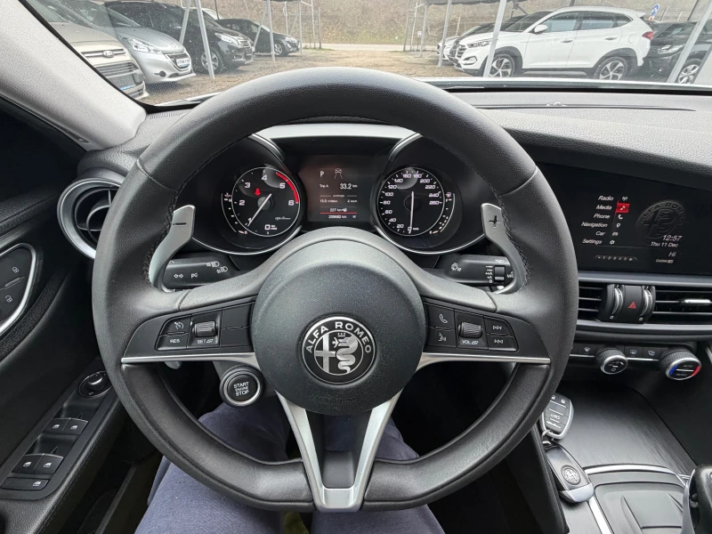 Alfa Romeo Giulia 2.2JTD* TOP* NAVI* AVTOMAT, снимка 11 - Автомобили и джипове - 52740664