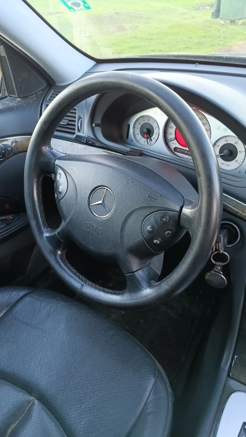 Mercedes-Benz E 320, снимка 9 - Автомобили и джипове - 52861564