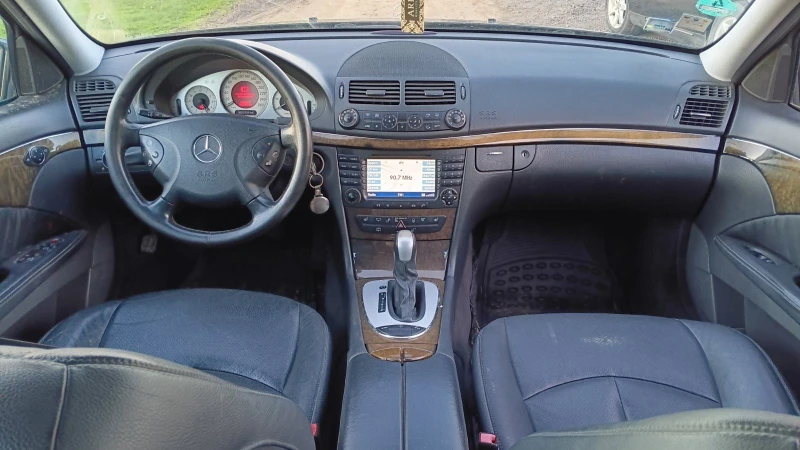 Mercedes-Benz E 320, снимка 11 - Автомобили и джипове - 52861564