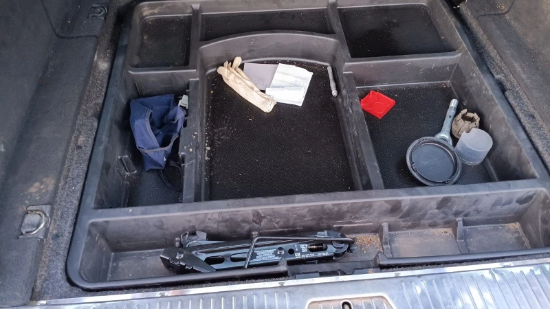 Mercedes-Benz E 320, снимка 13 - Автомобили и джипове - 52861564