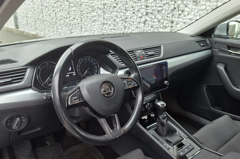 Skoda Superb 2.0 TDI-103 хил. км. с история в ЕУРAТЕК ЕВРО 6C, снимка 9 - Автомобили и джипове - 53262947