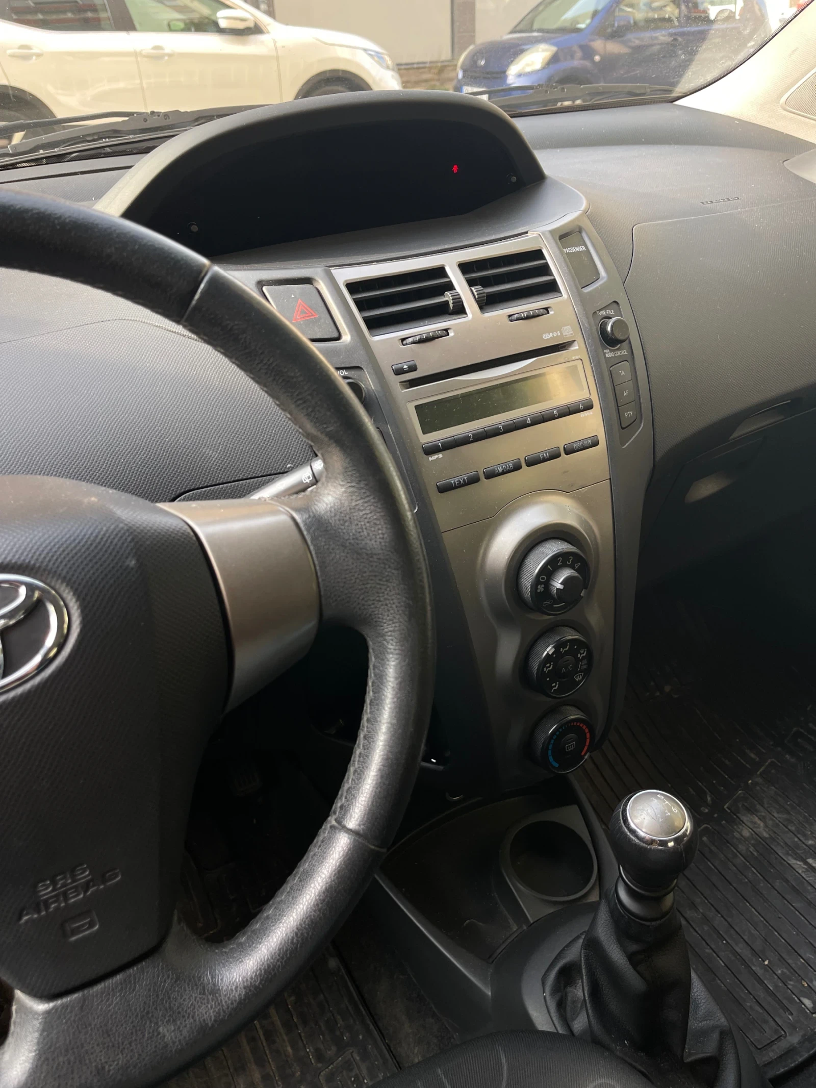 Toyota Yaris  - изображение 6