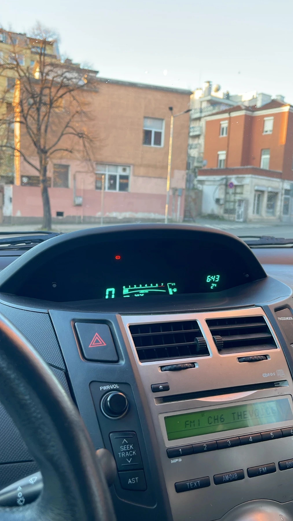 Toyota Yaris  - изображение 5