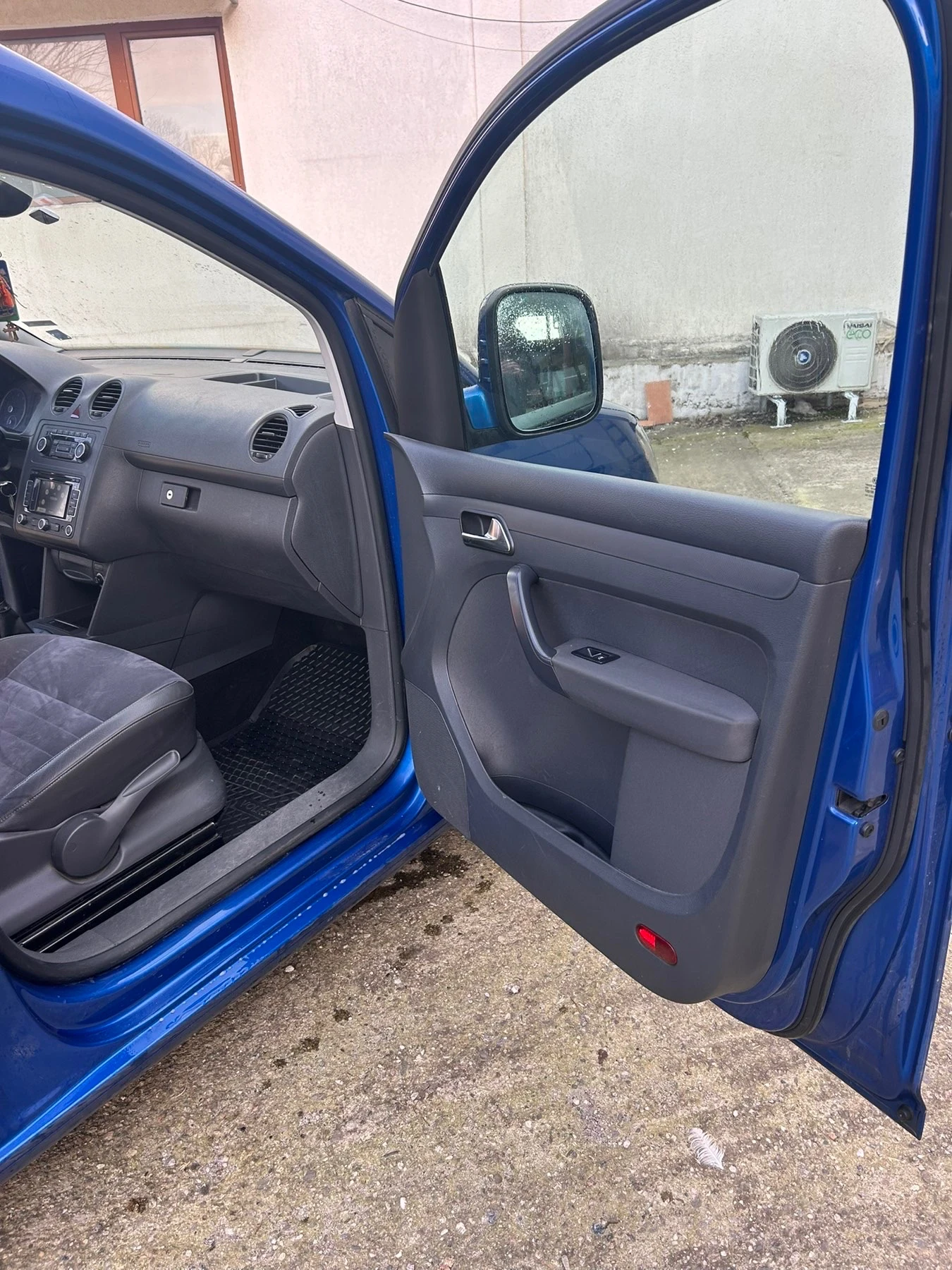 VW Caddy, снимка 12 - Автомобили и джипове - 53710363